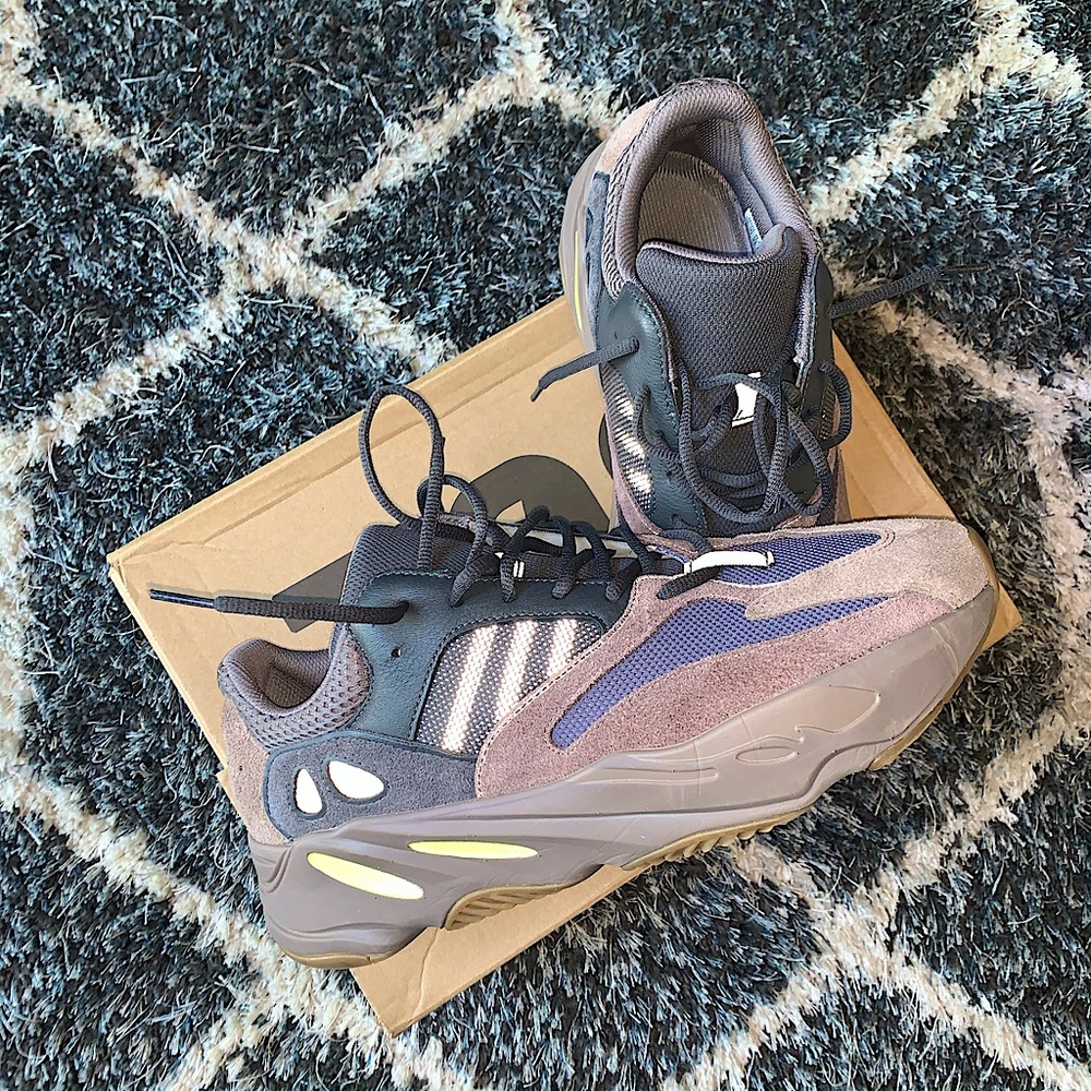 ..:: Yeezy Boost 700 Mauve ::..